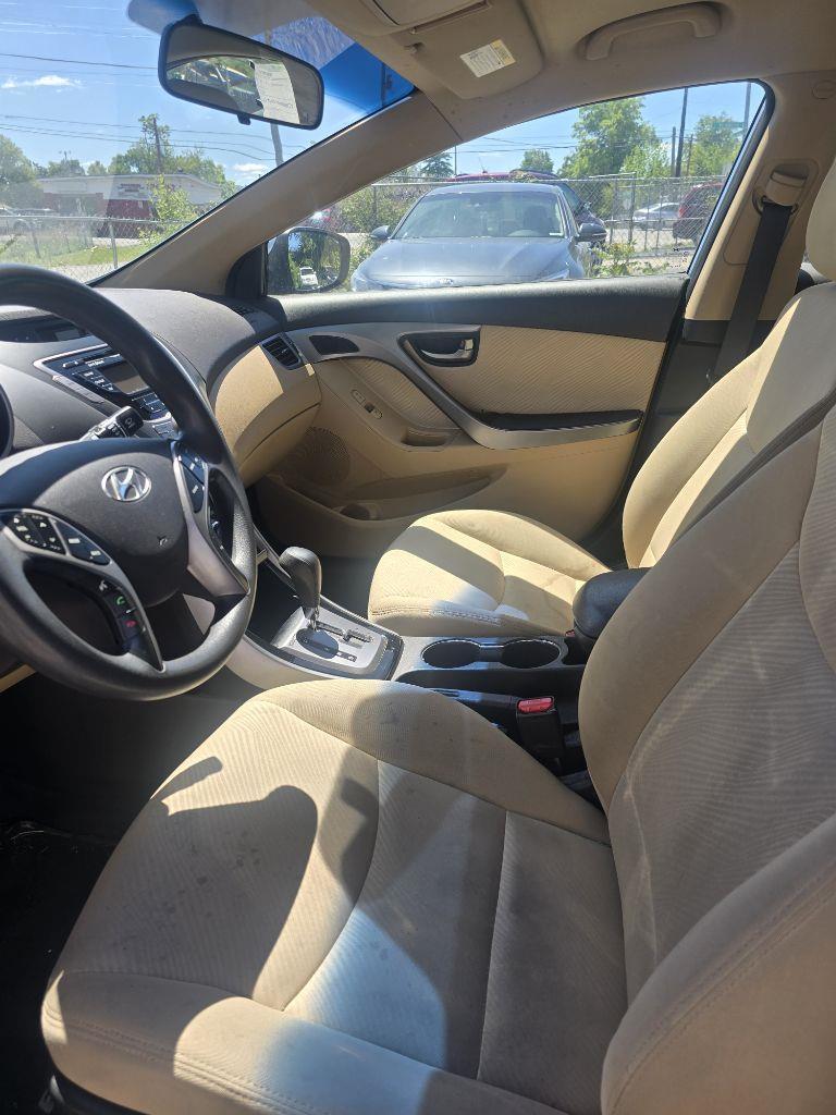 Hyundai Elantra GLS M/T 2013