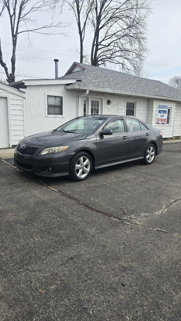 Toyota Camry Base 6-Spd AT 2011