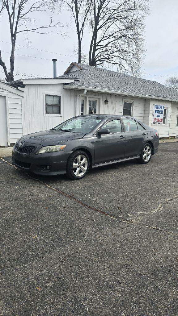 Toyota Camry Base 6-Spd AT 2011