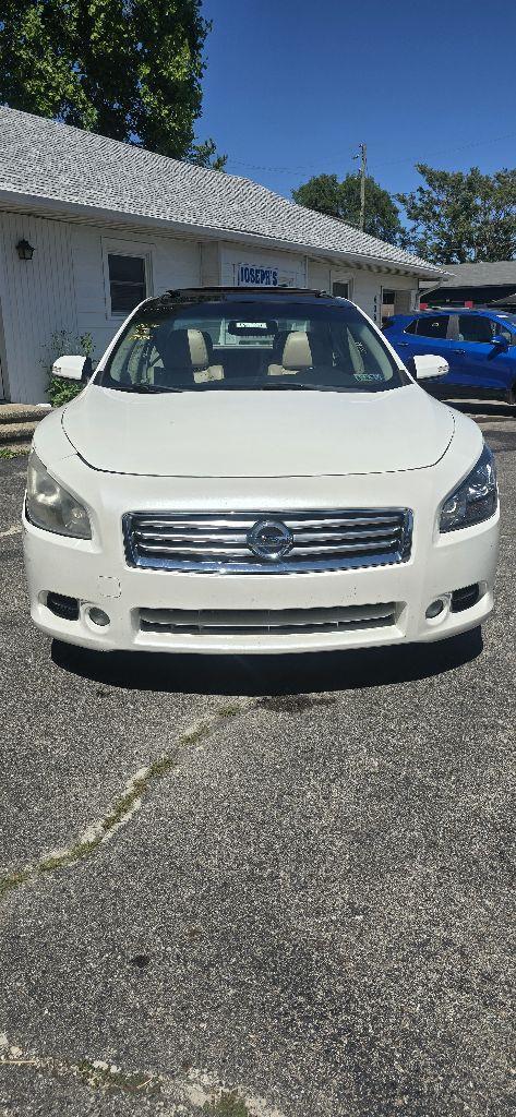Nissan Maxima S 2013