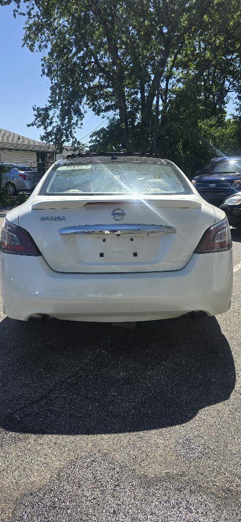 Nissan Maxima S 2013