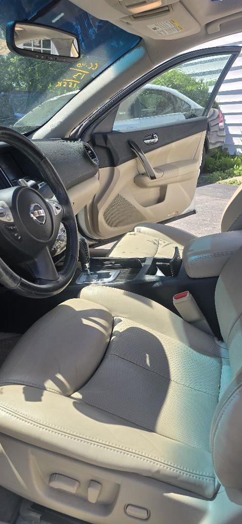 Nissan Maxima S 2013