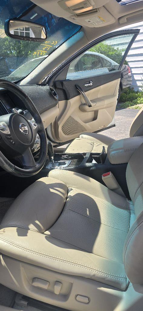 Nissan Maxima S 2013