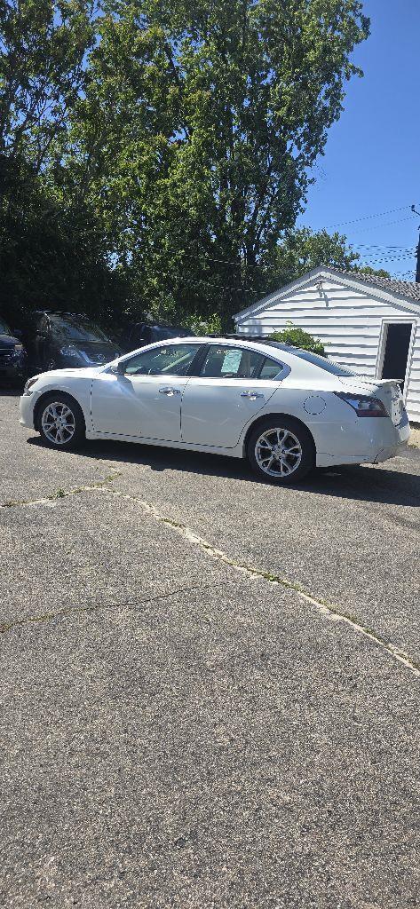 Nissan Maxima S 2013