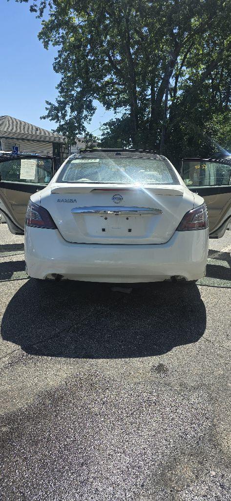 Nissan Maxima S 2013