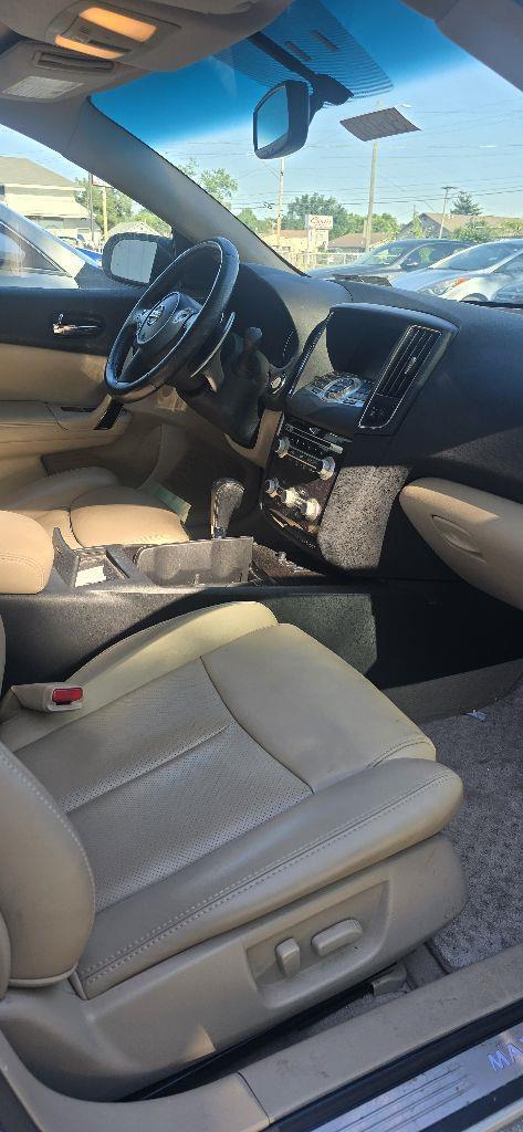 Nissan Maxima S 2013