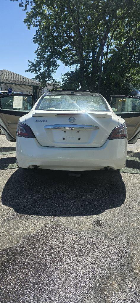 Nissan Maxima S 2013