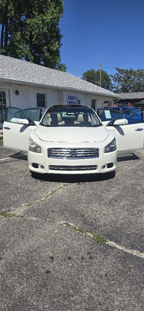 Nissan Maxima S 2013