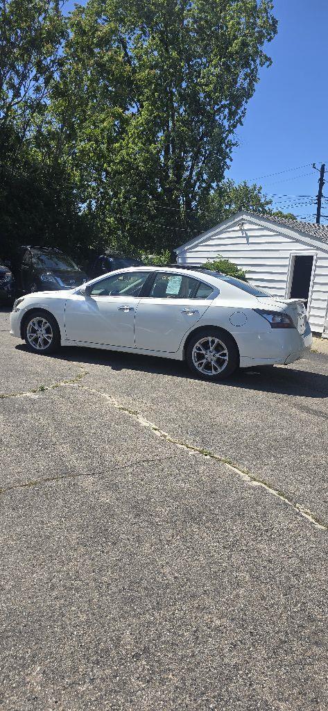 Nissan Maxima S 2013