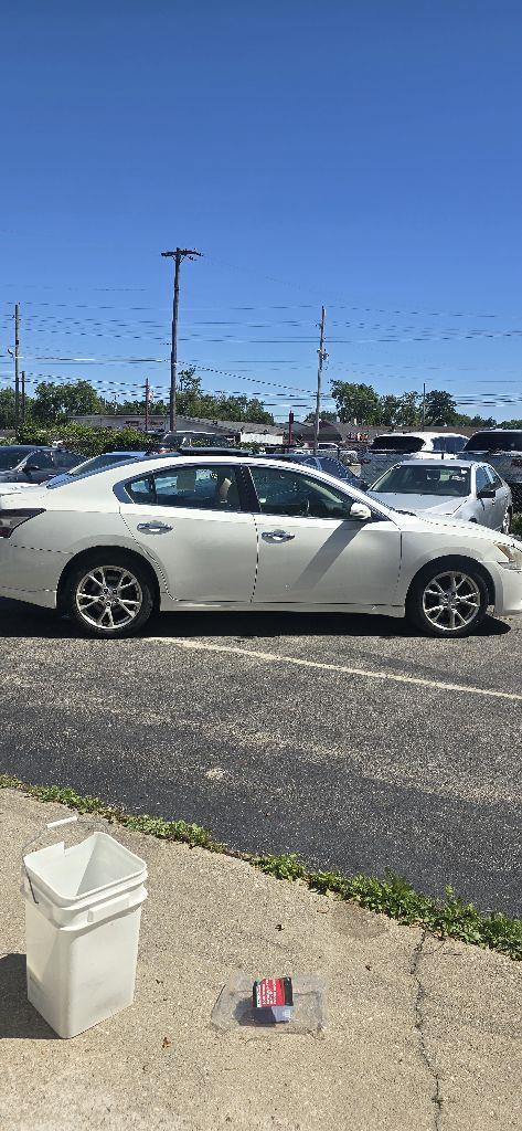 Nissan Maxima S 2013