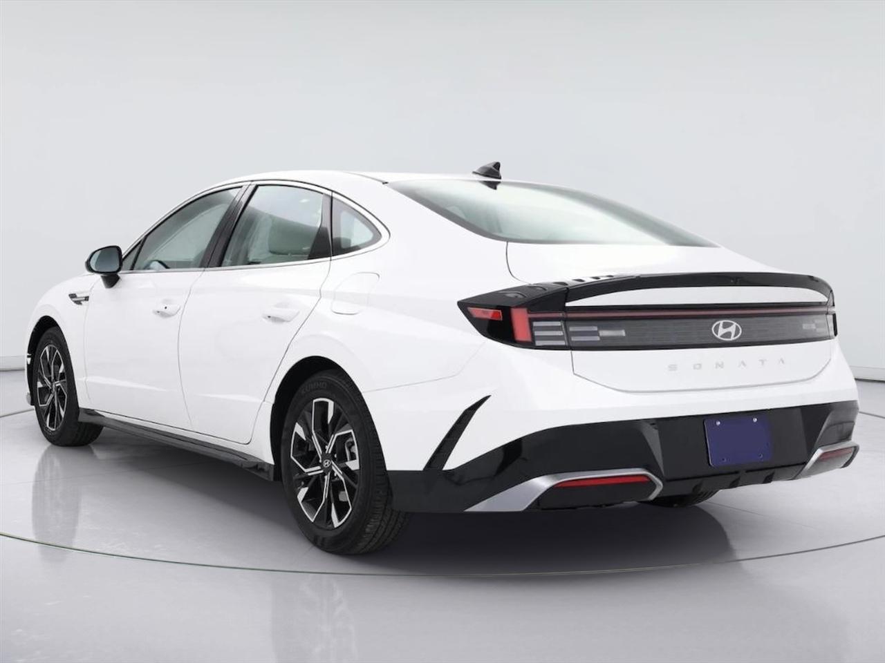 Hyundai Sonata Hybrid SEL FWD 2025