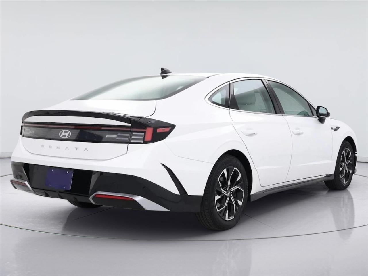 Hyundai Sonata Hybrid SEL FWD 2025