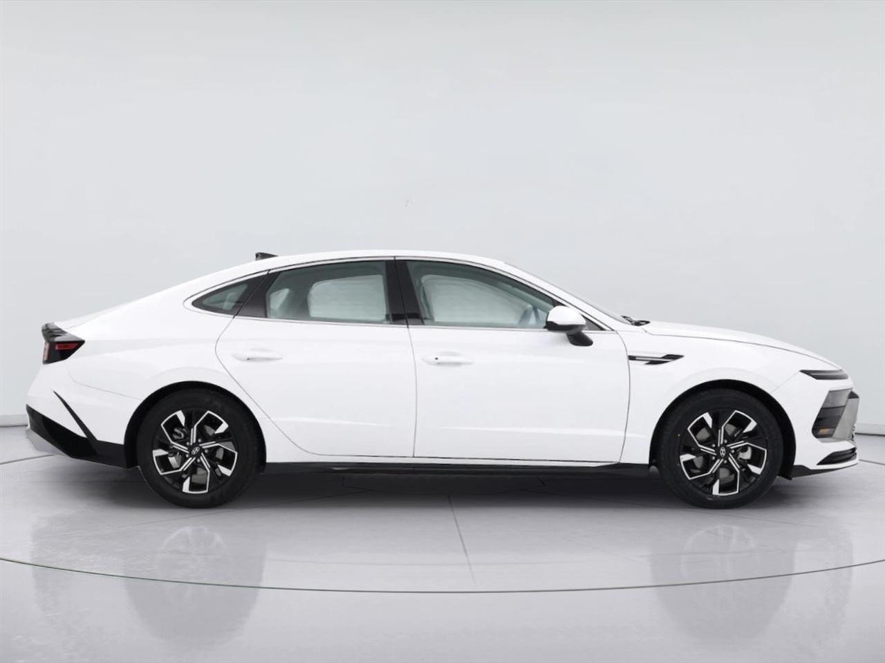 Hyundai Sonata Hybrid SEL FWD 2025