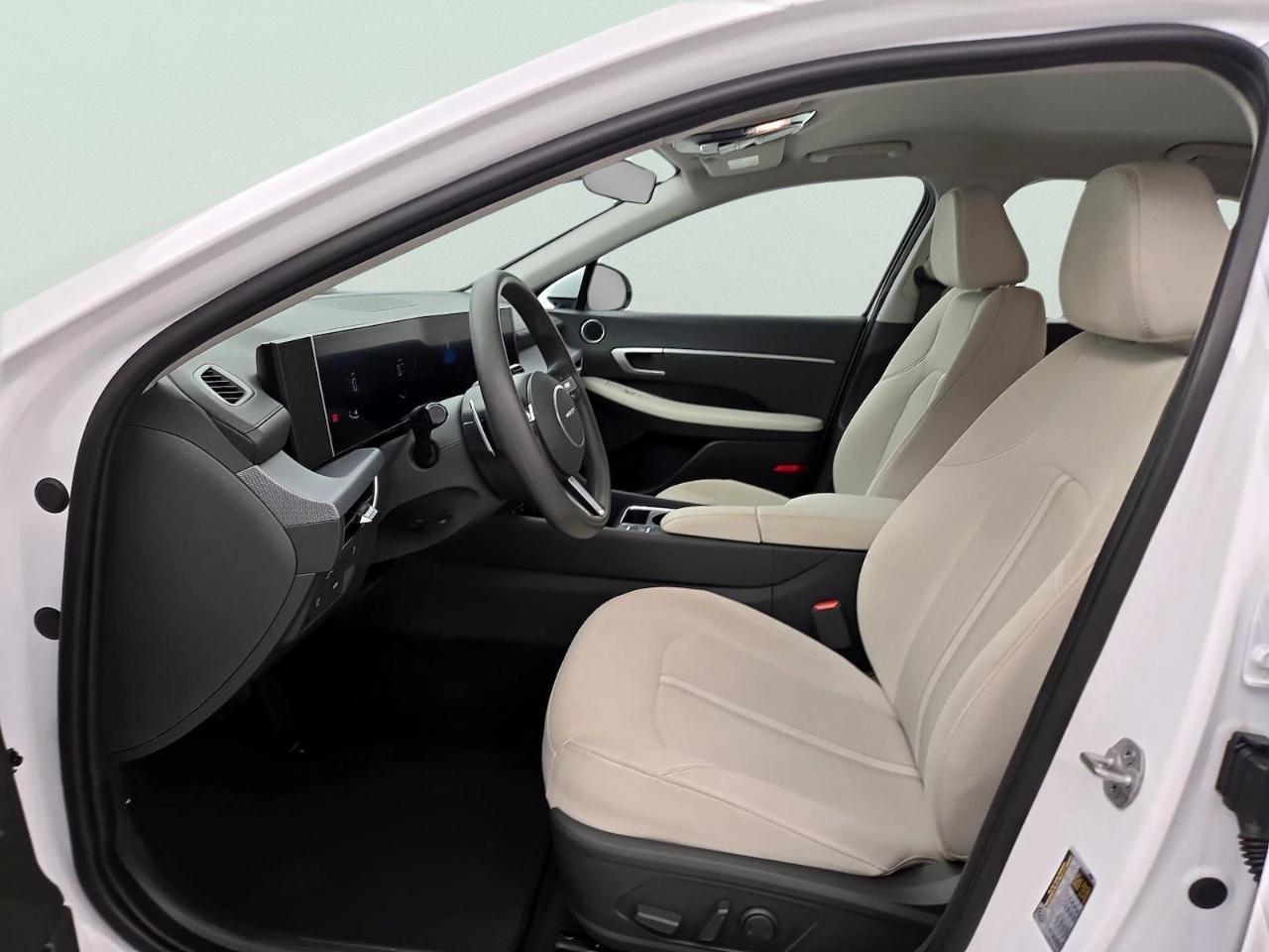 Hyundai Sonata Hybrid SEL FWD 2025