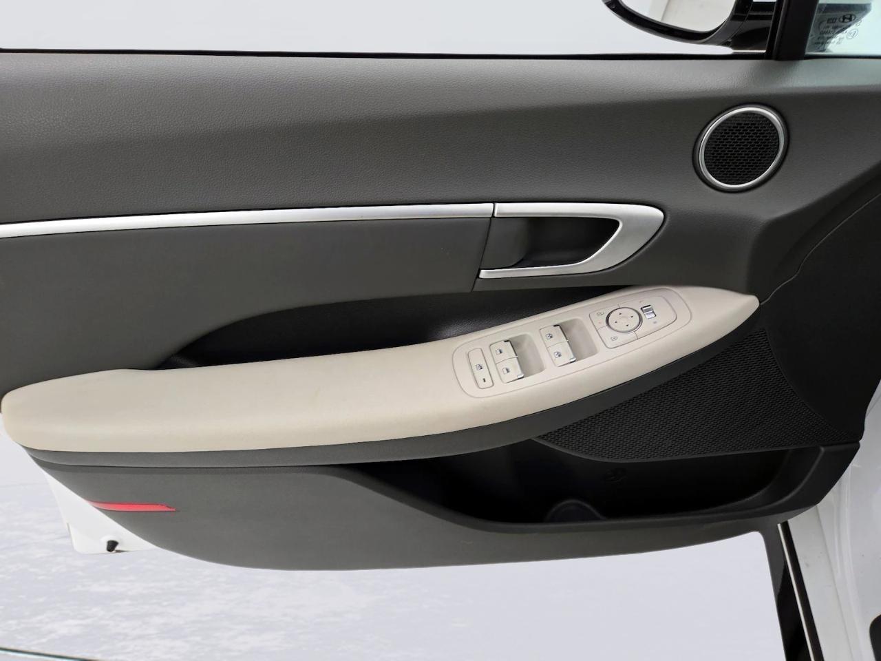 Hyundai Sonata Hybrid SEL FWD 2025