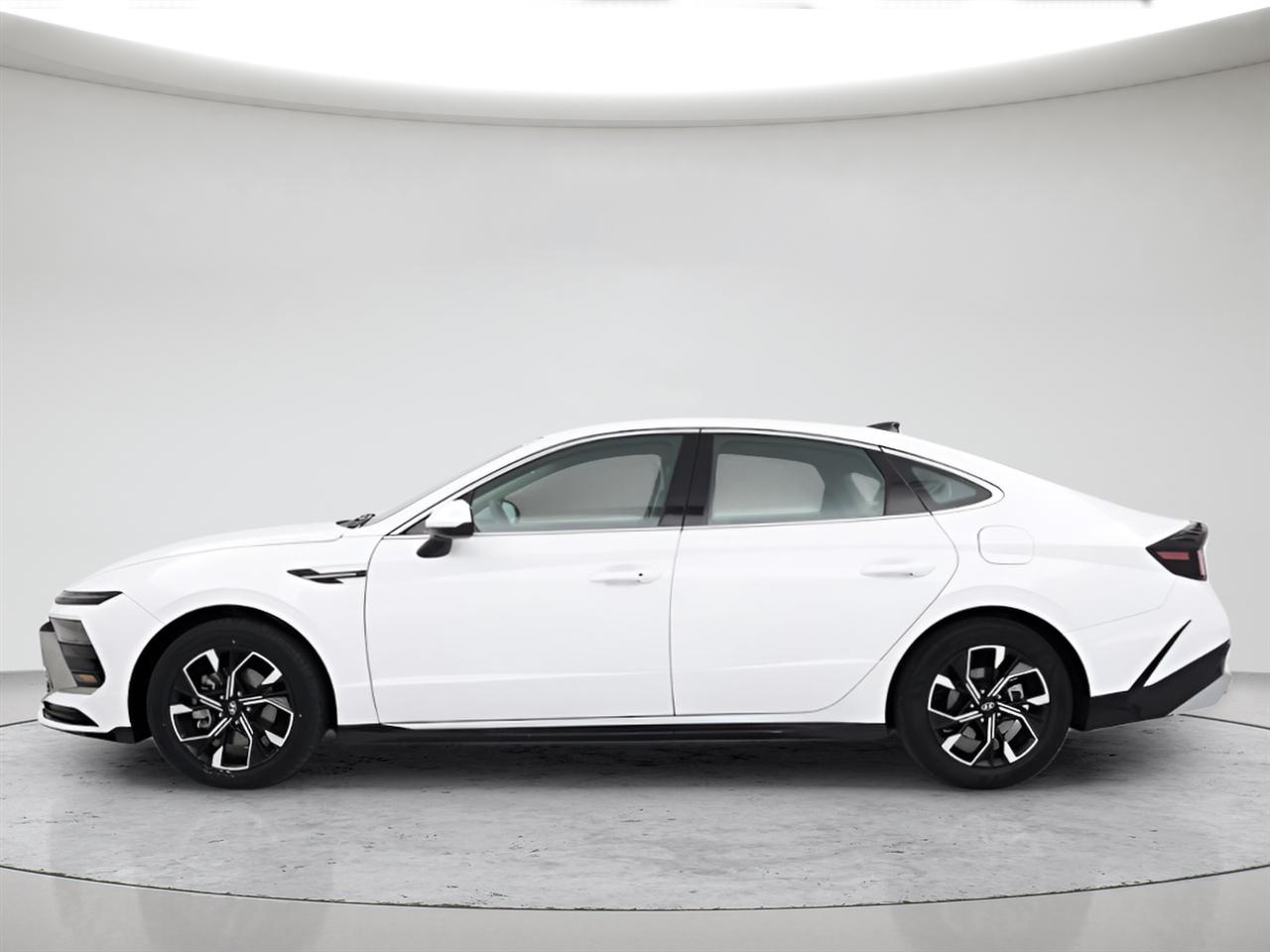 Hyundai Sonata Hybrid SEL FWD 2025