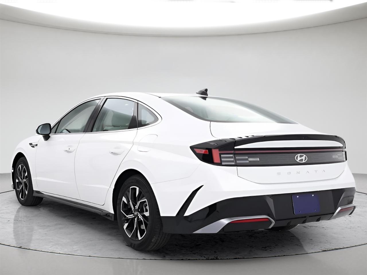 Hyundai Sonata Hybrid SEL FWD 2025
