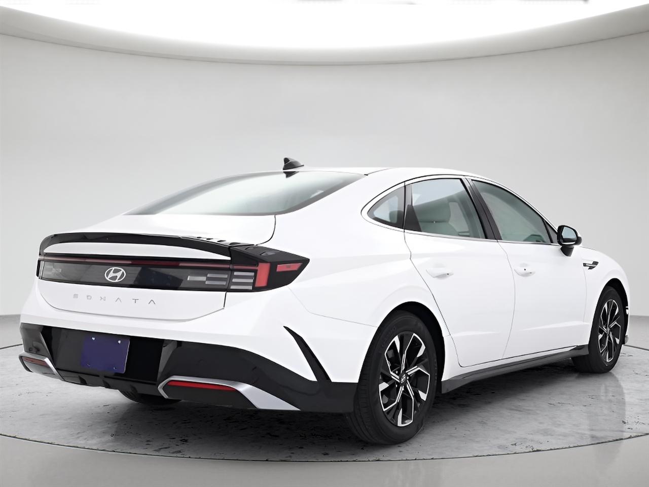 Hyundai Sonata Hybrid SEL FWD 2025