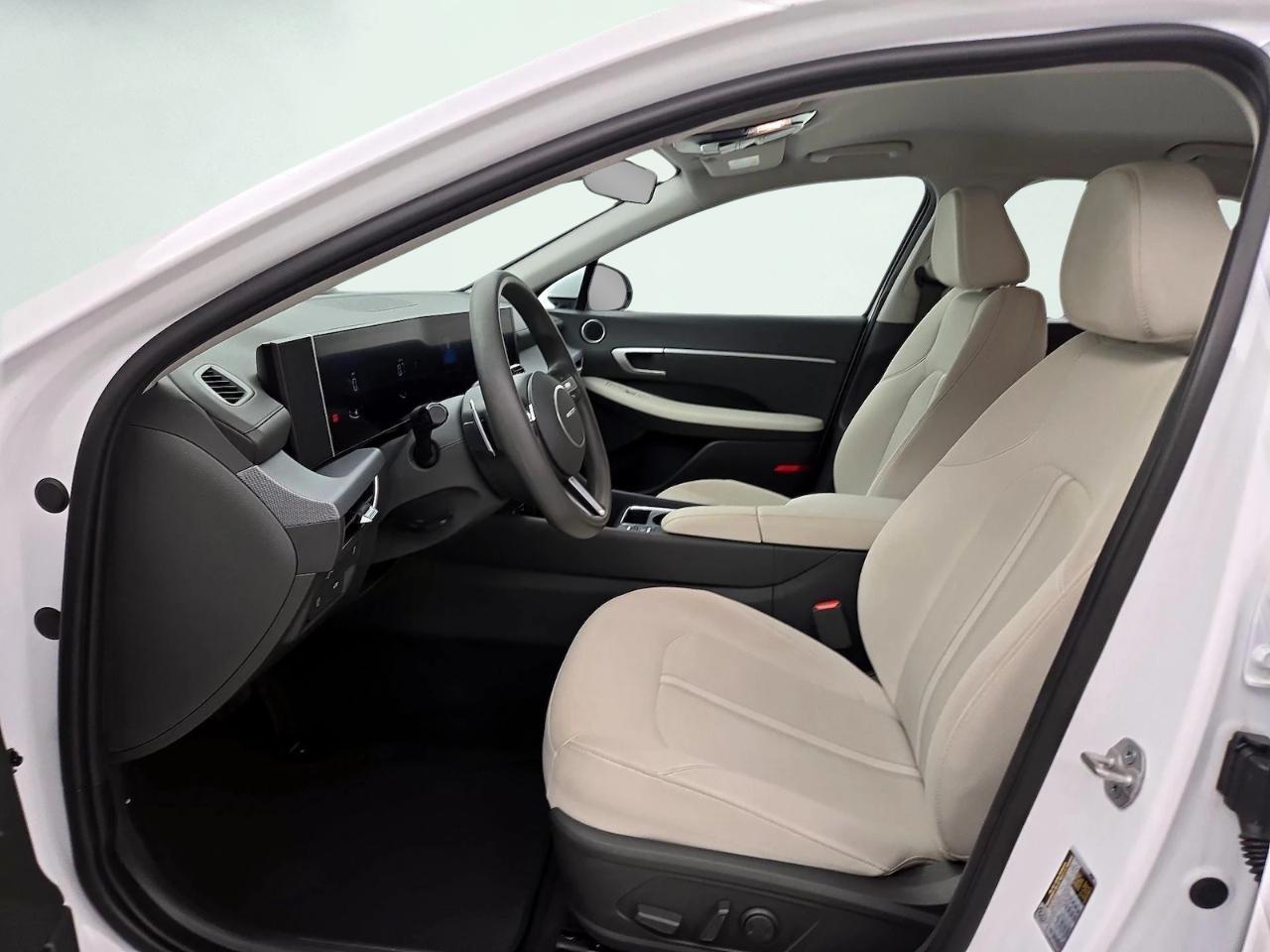Hyundai Sonata Hybrid SEL FWD 2025