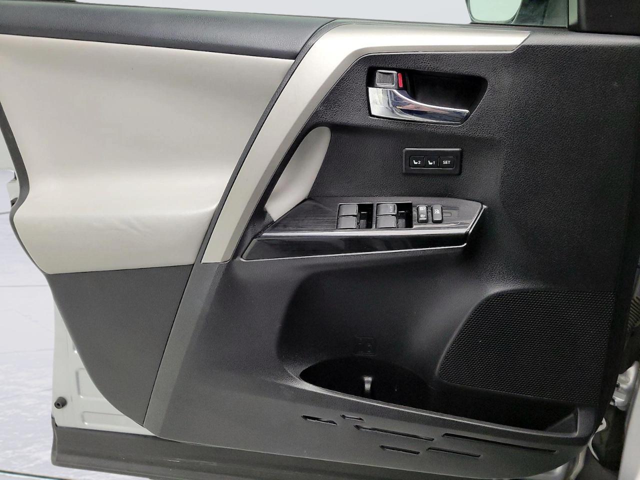 Toyota RAV4 Limited FWD (Natl) 2017