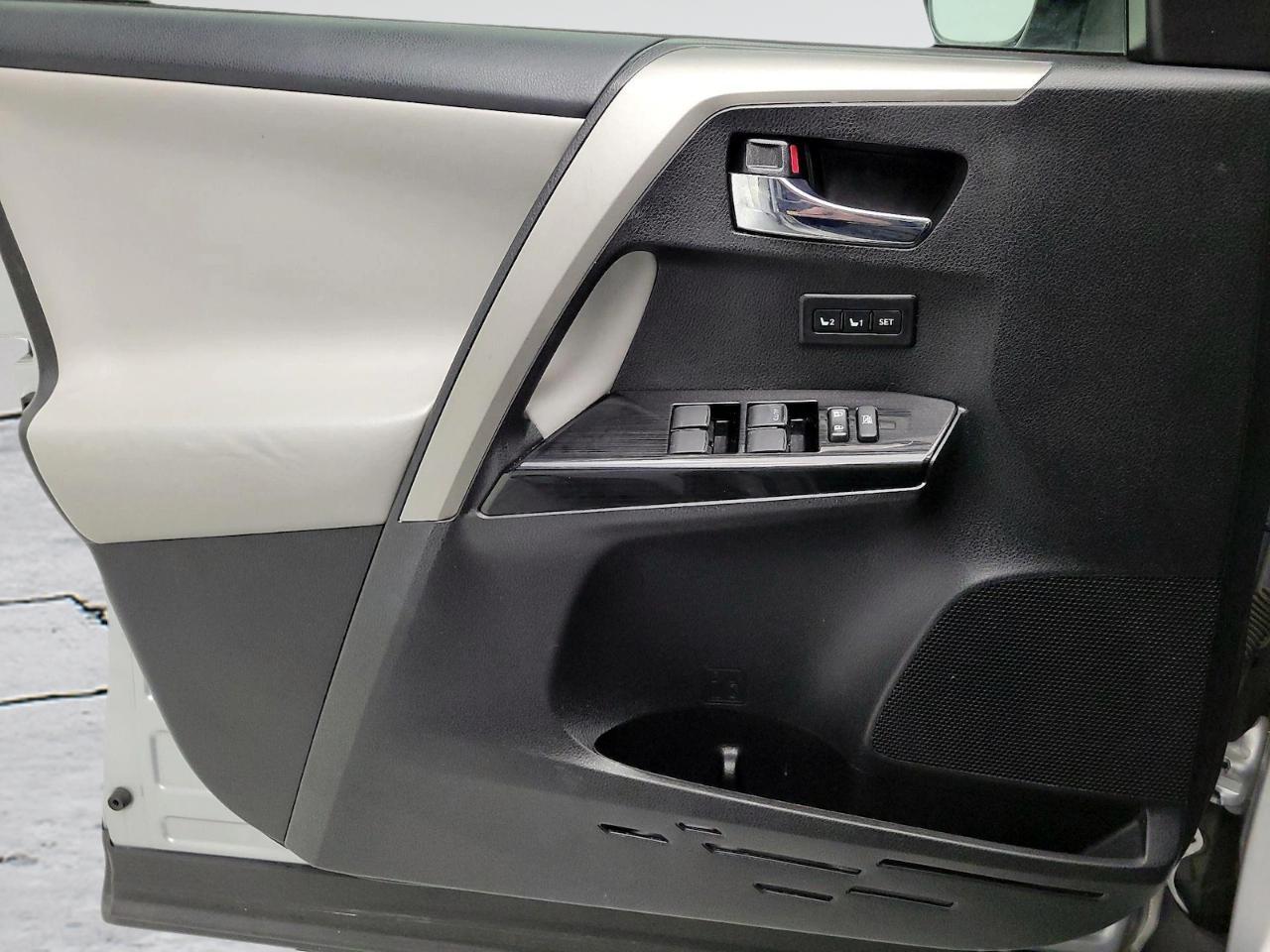 Toyota RAV4 Limited FWD (Natl) 2017