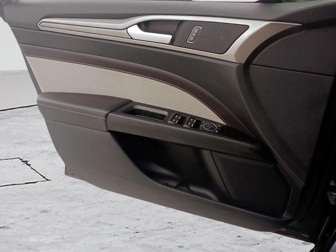 Ford Fusion SE FWD 2020