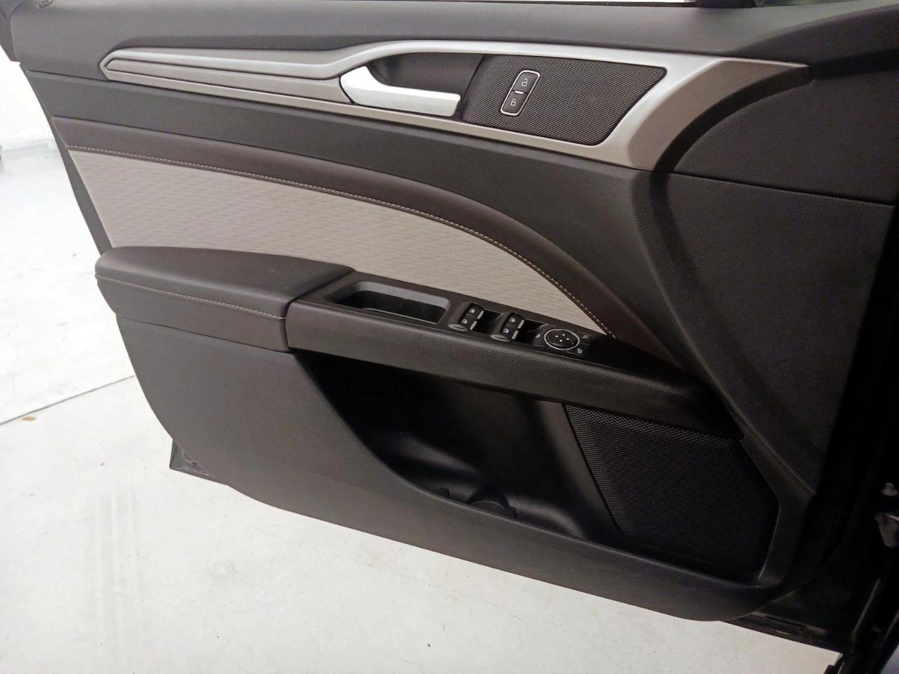 Ford Fusion SE FWD 2020