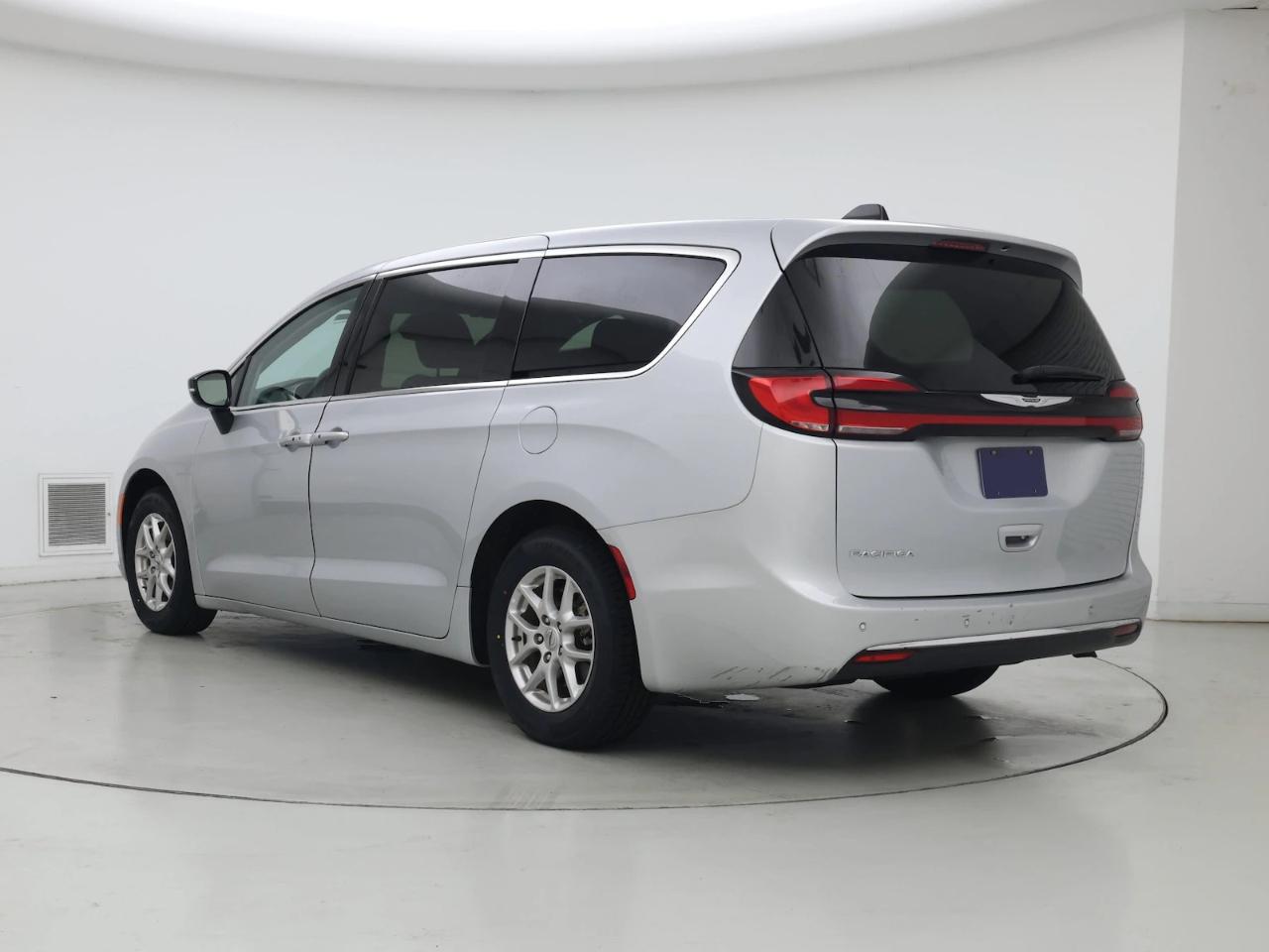 Chrysler Pacifica Touring L FWD 2024