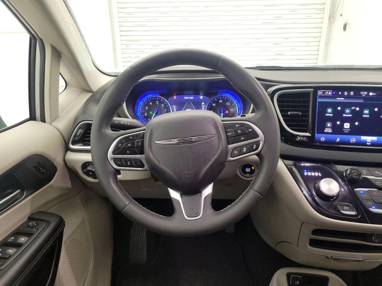 Chrysler Pacifica Touring L FWD 2024