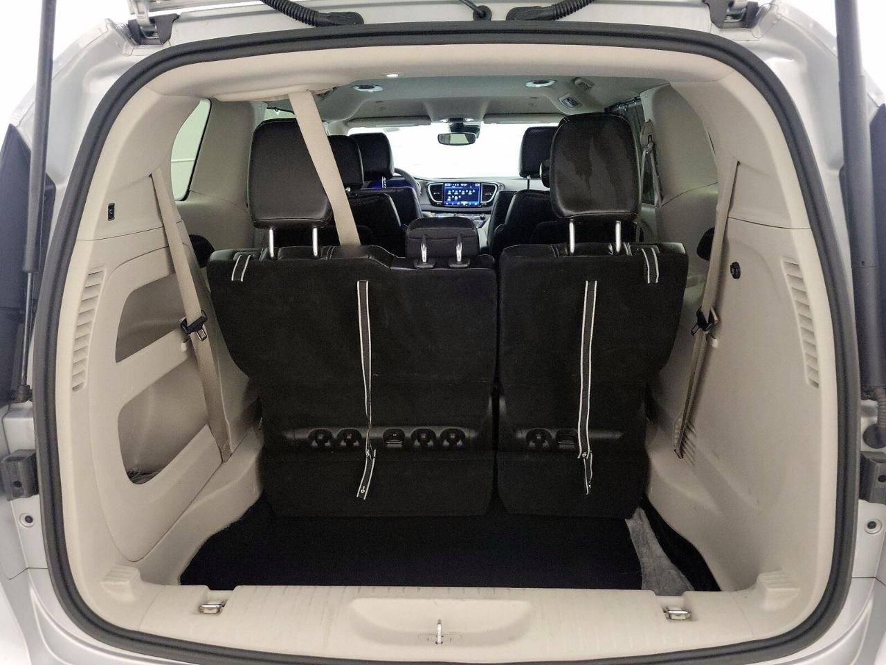 Chrysler Pacifica Touring L FWD 2024