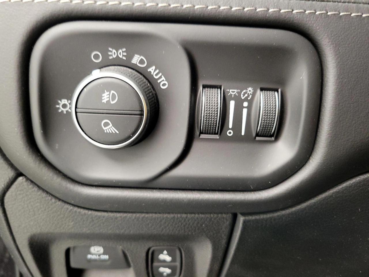 RAM 1500 Big Horn 4x2 Crew Cab 5'7" Box 2021