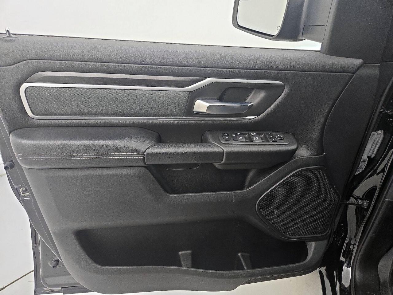 RAM 1500 Big Horn 4x4 Crew Cab 5'7" Box 2022