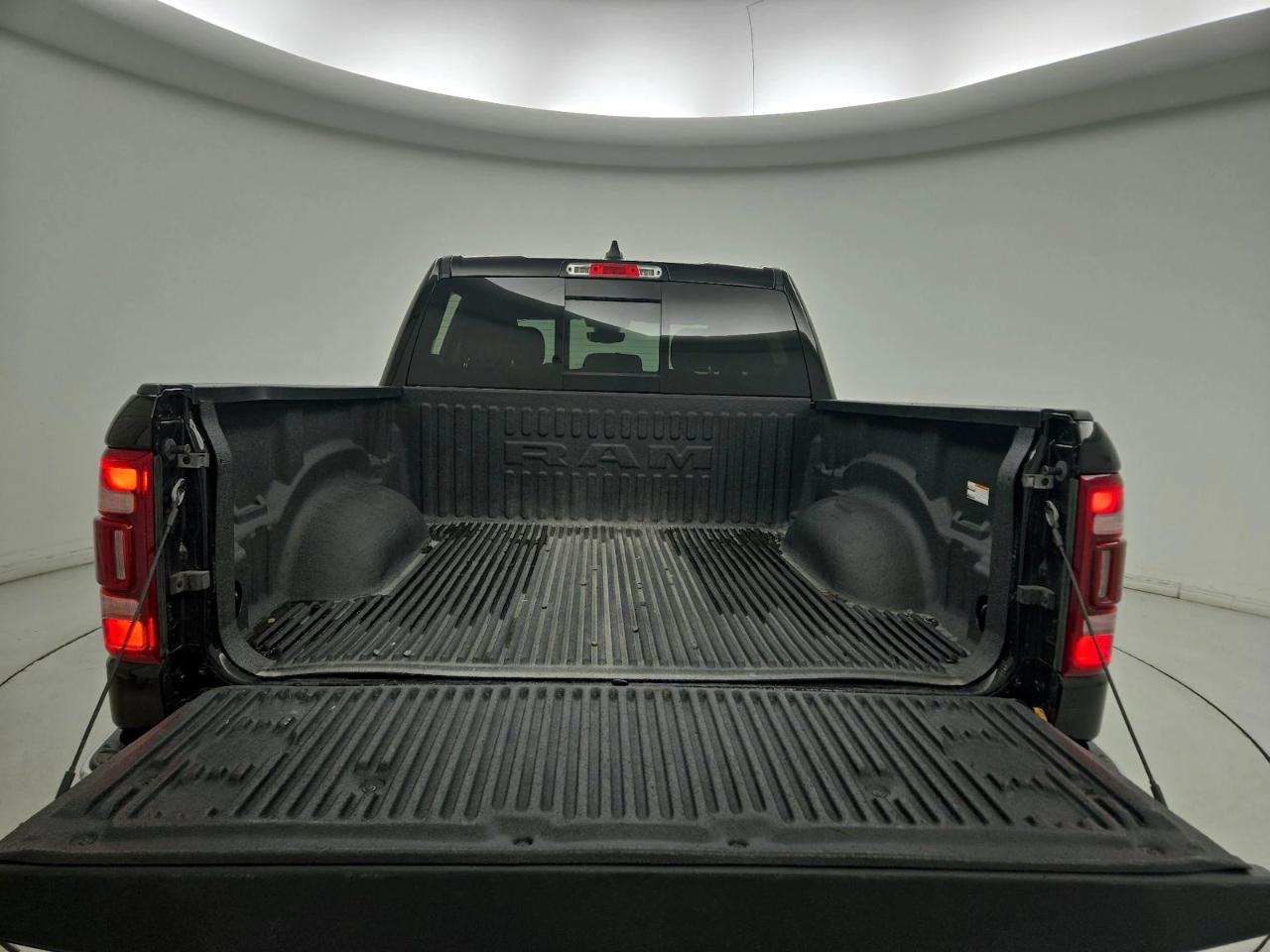 RAM 1500 Big Horn 4x4 Crew Cab 5'7" Box 2022