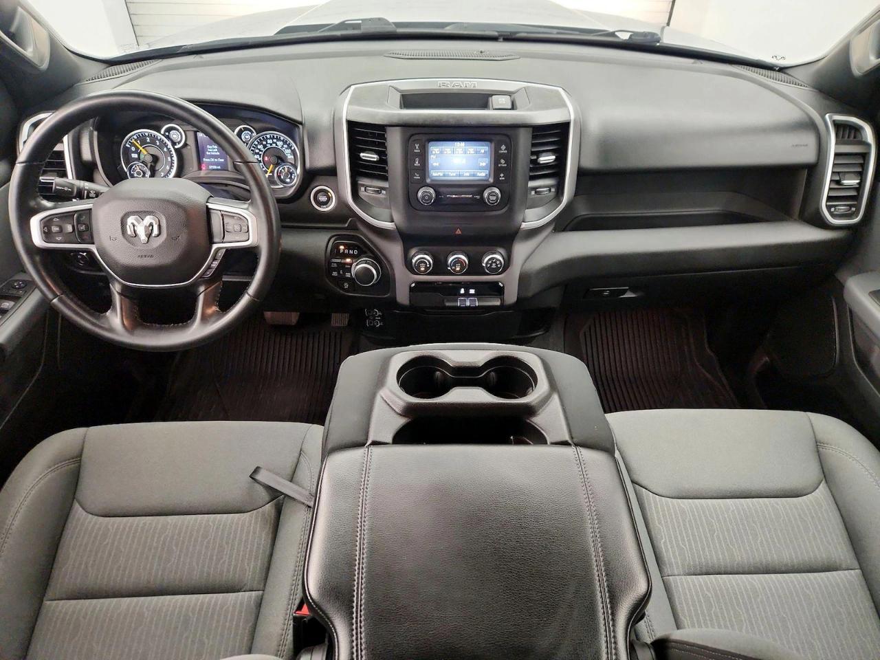 RAM 1500 Big Horn 4x4 Crew Cab 5'7" Box 2022