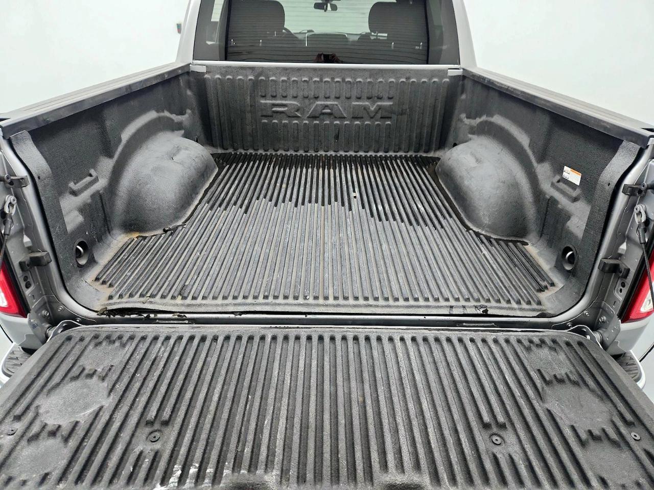 RAM 1500 Big Horn 4x4 Crew Cab 5'7" Box 2022