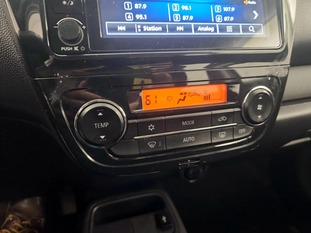 Mitsubishi Mirage ES CVT 2024