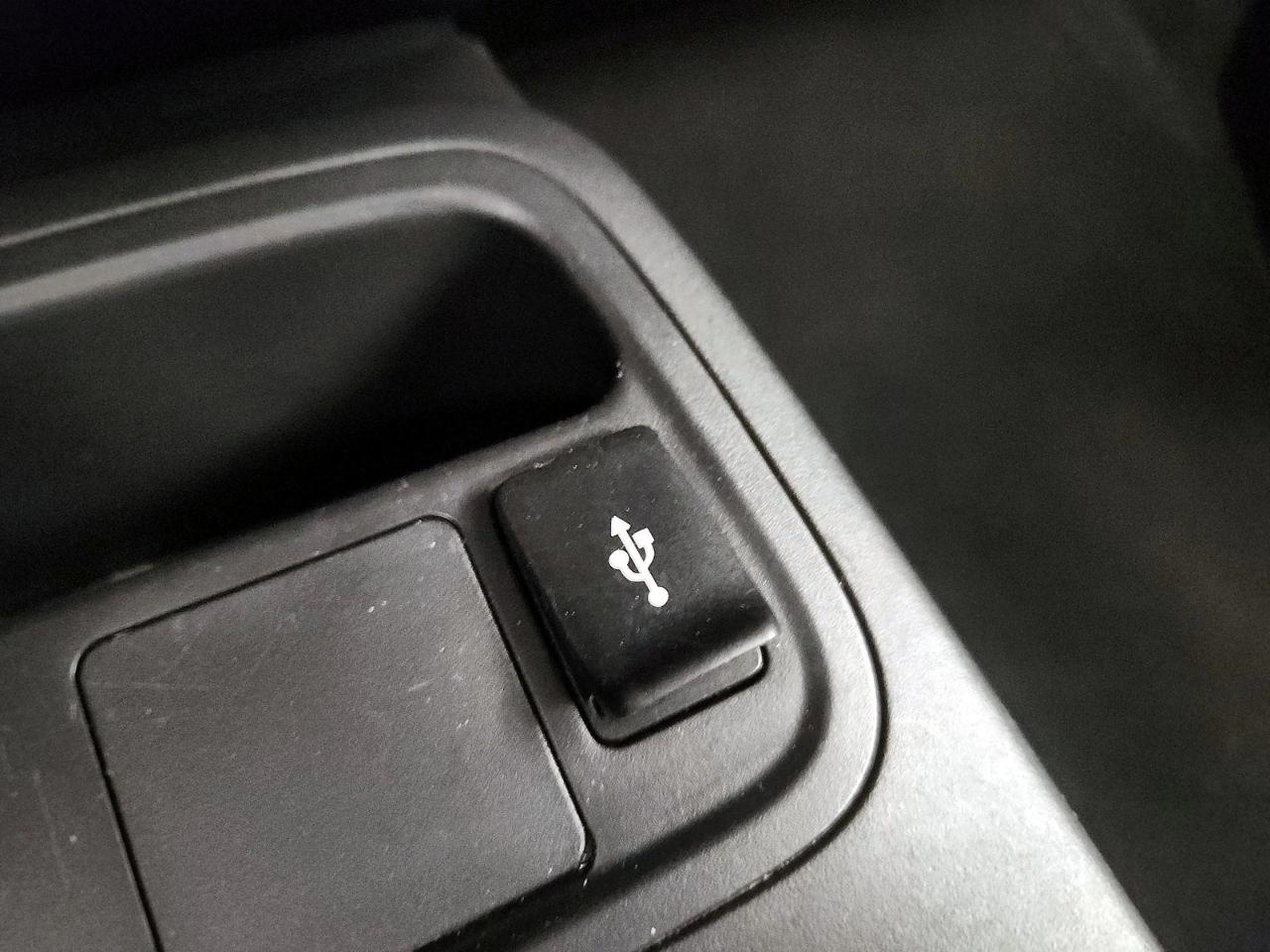 Mitsubishi Mirage ES CVT 2024