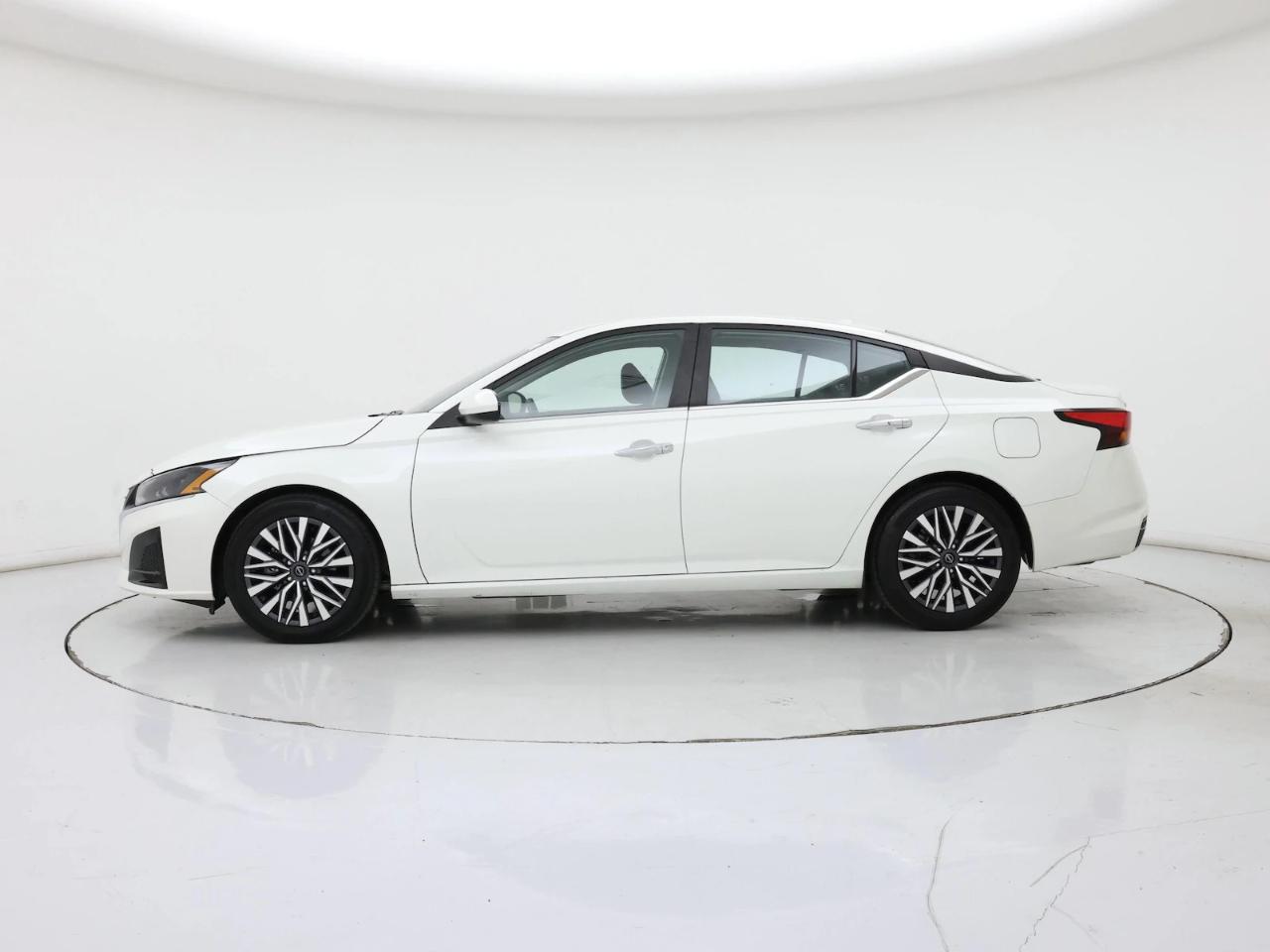 2025 Nissan Altima SV - Photo 3