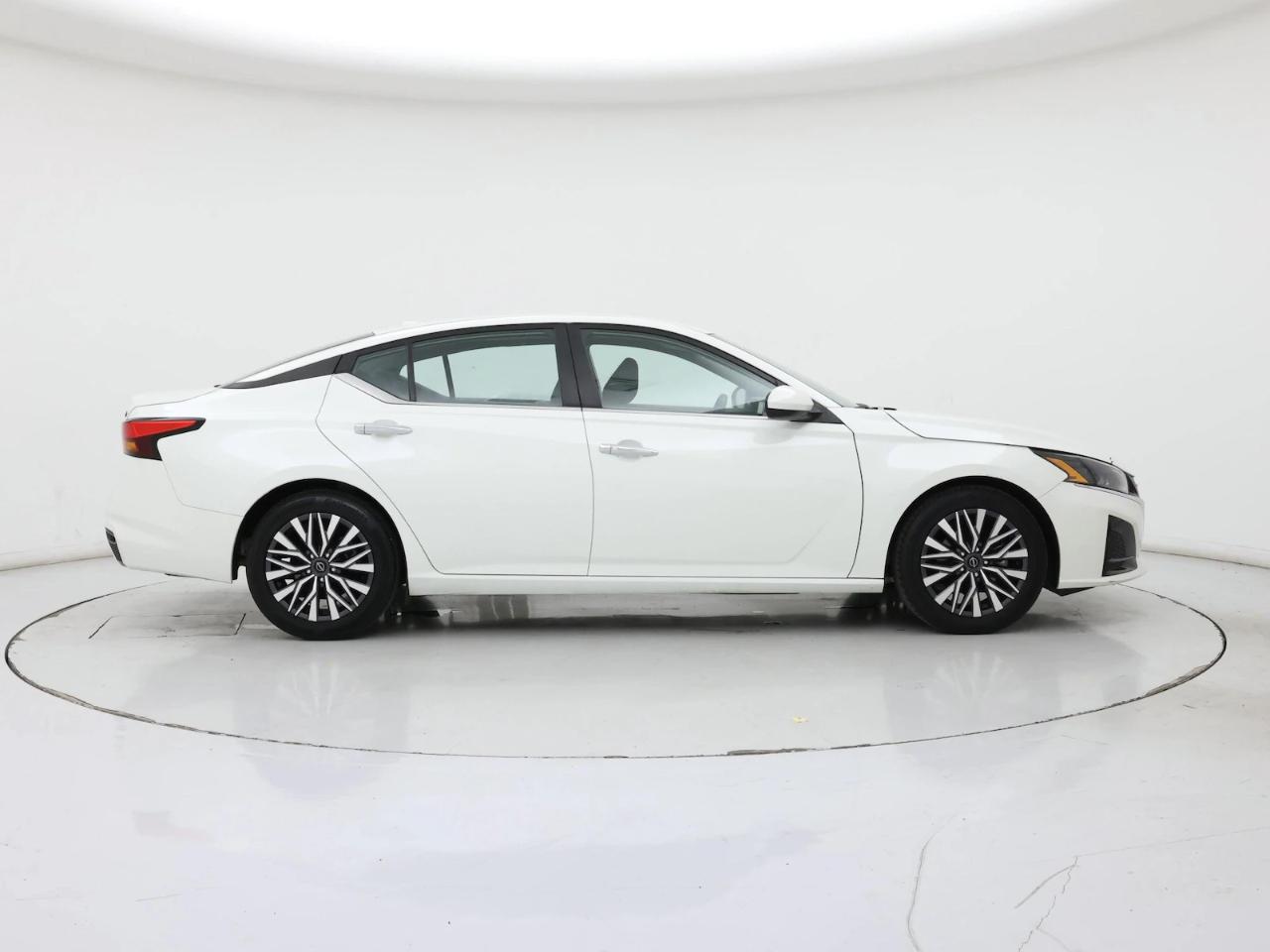 2025 Nissan Altima SV - Photo 9