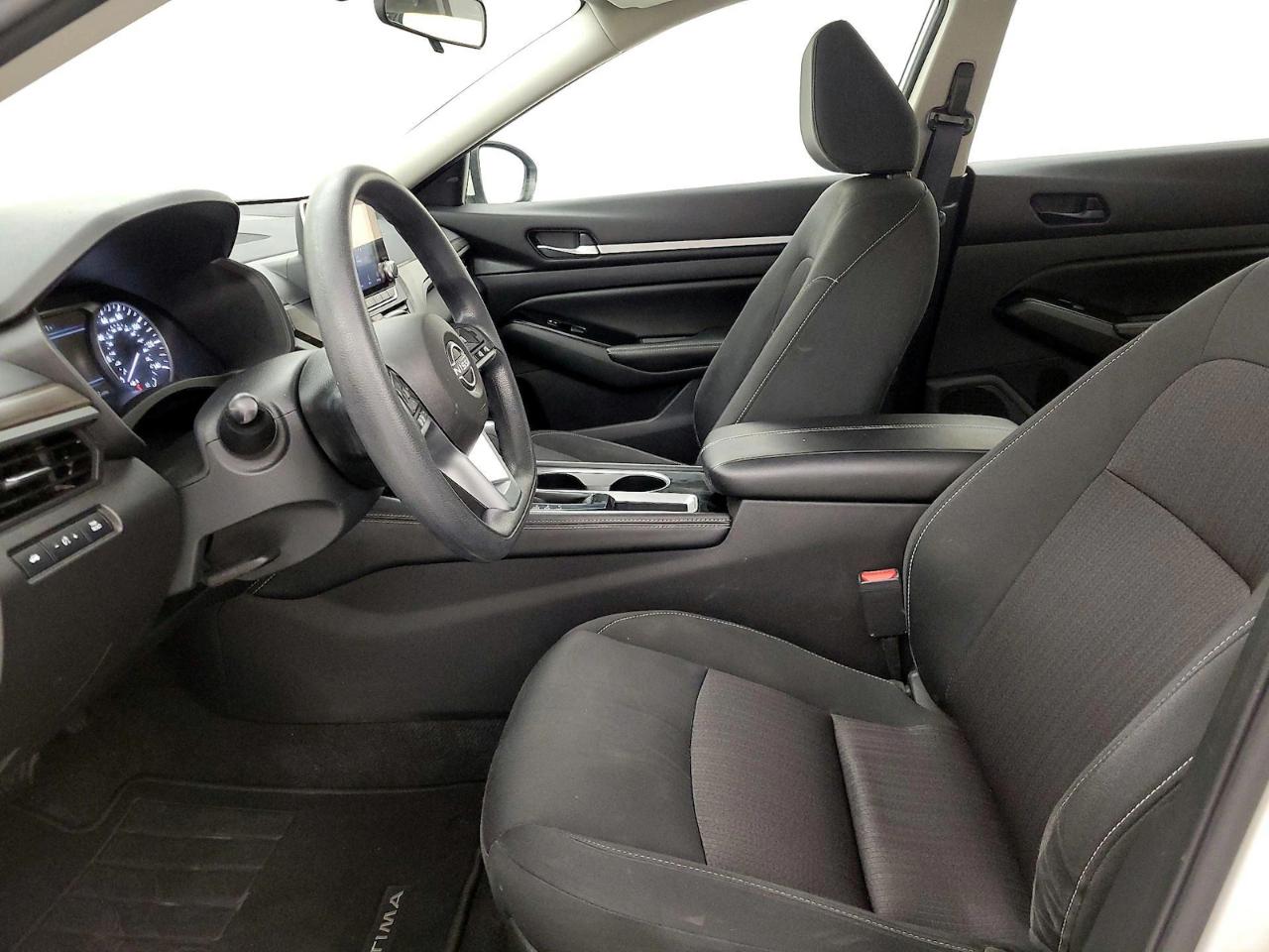 2025 Nissan Altima SV - Photo 14