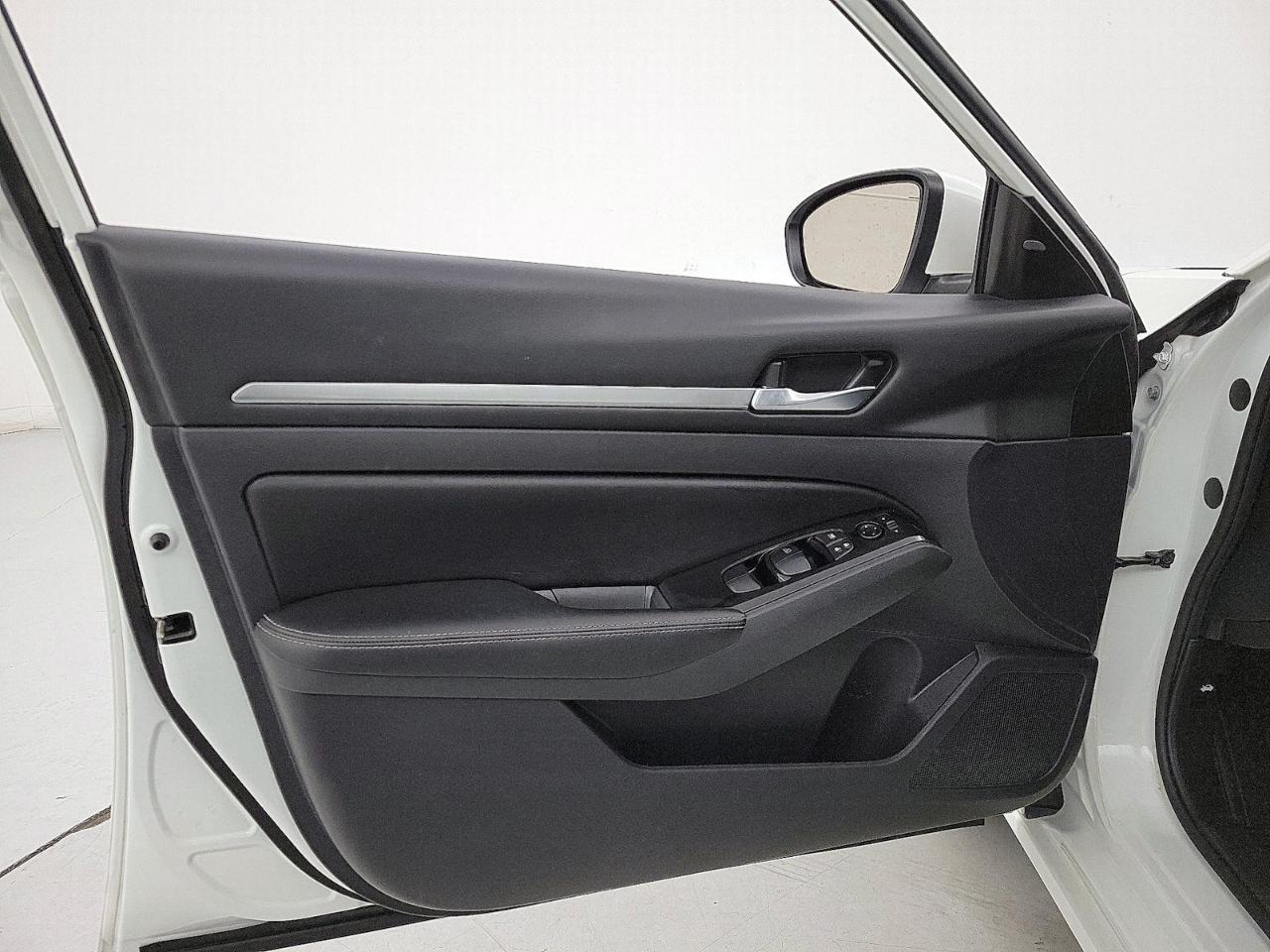2025 Nissan Altima SV - Photo 15