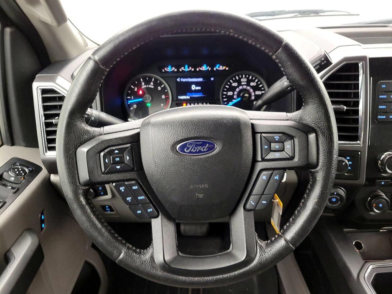Ford F-150 2WD SuperCrew 157" Lariat 2016