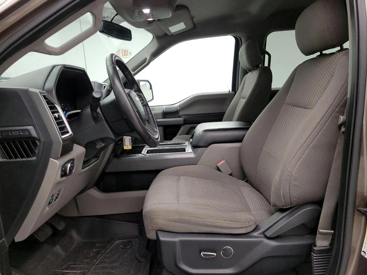 Ford F-150 2WD SuperCrew 157" Lariat 2016