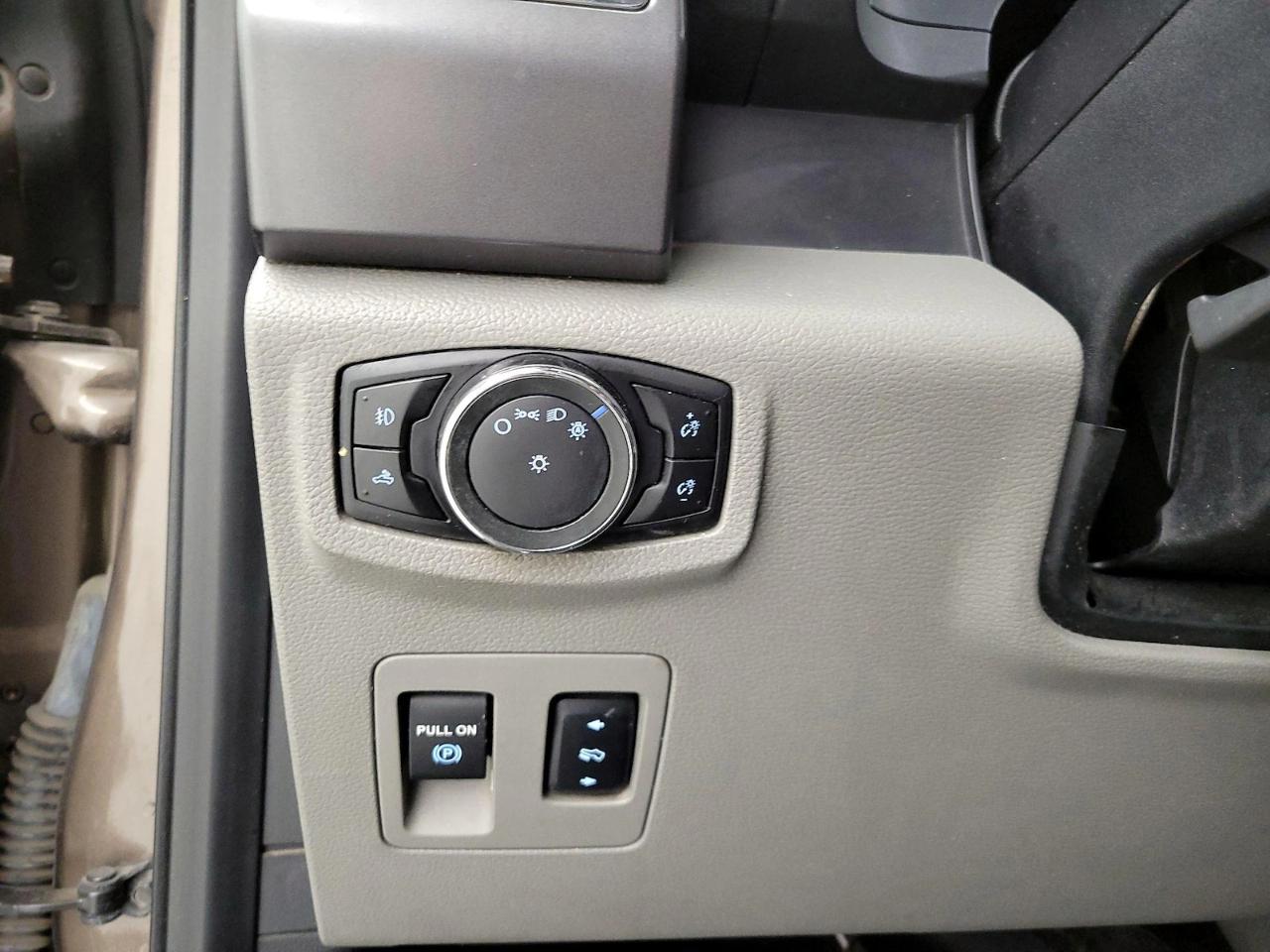 Ford F-150 2WD SuperCrew 157" Lariat 2016