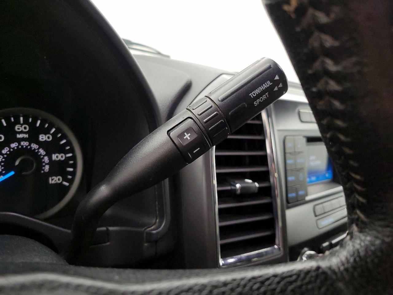 Ford F-150 2WD SuperCrew 157" Lariat 2016