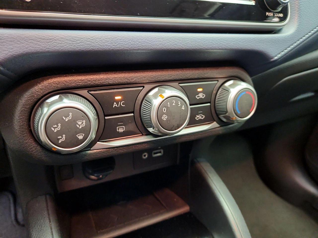 Nissan Versa SV CVT 2025
