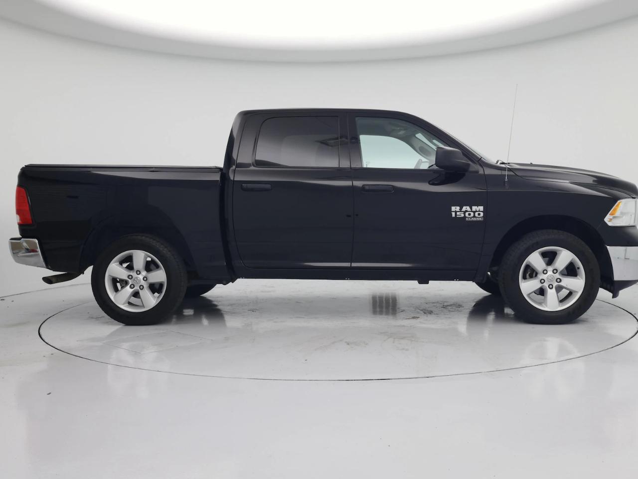 RAM 1500 Classic SLT 4x4 Crew Cab 5'7" Box 2023