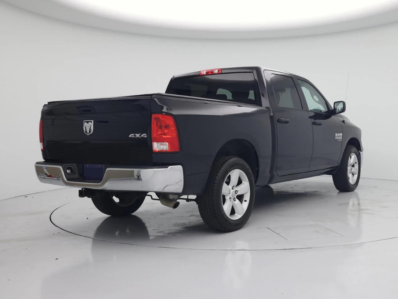 RAM 1500 Classic SLT 4x4 Crew Cab 5'7" Box 2023