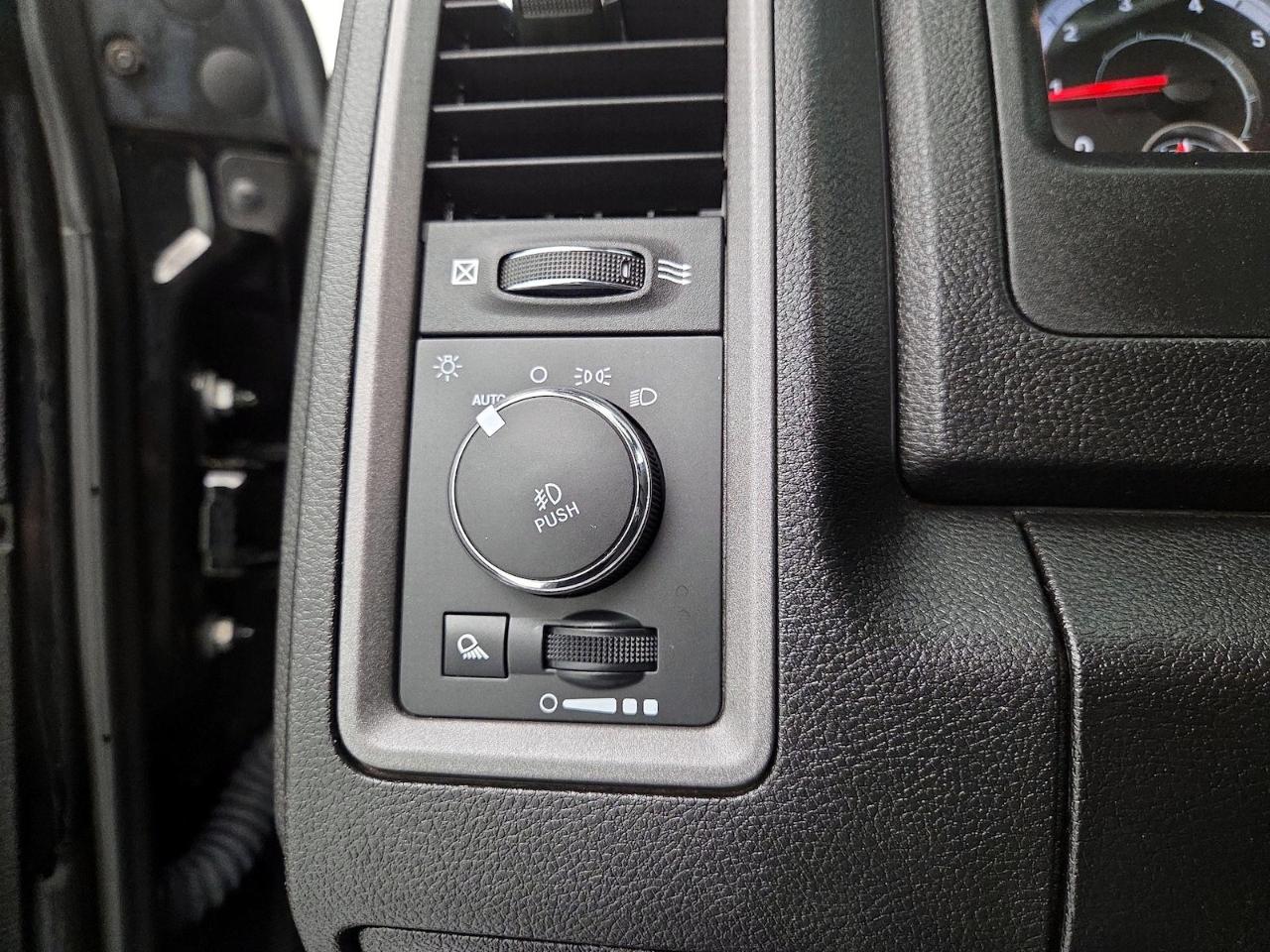 RAM 1500 Classic SLT 4x4 Crew Cab 5'7" Box 2023