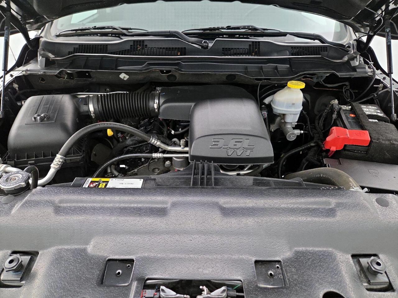 RAM 1500 Classic SLT 4x4 Crew Cab 5'7" Box 2023